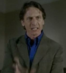 Cesare Bocci, durante la scena del dialogo riportato.